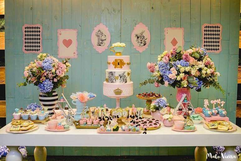 56. Decora&ccedil;&atilde;o de festa Alice no Pa&iacute;s das Maravilhas simples e r&uacute;stica &ndash; Foto: Pinterest
