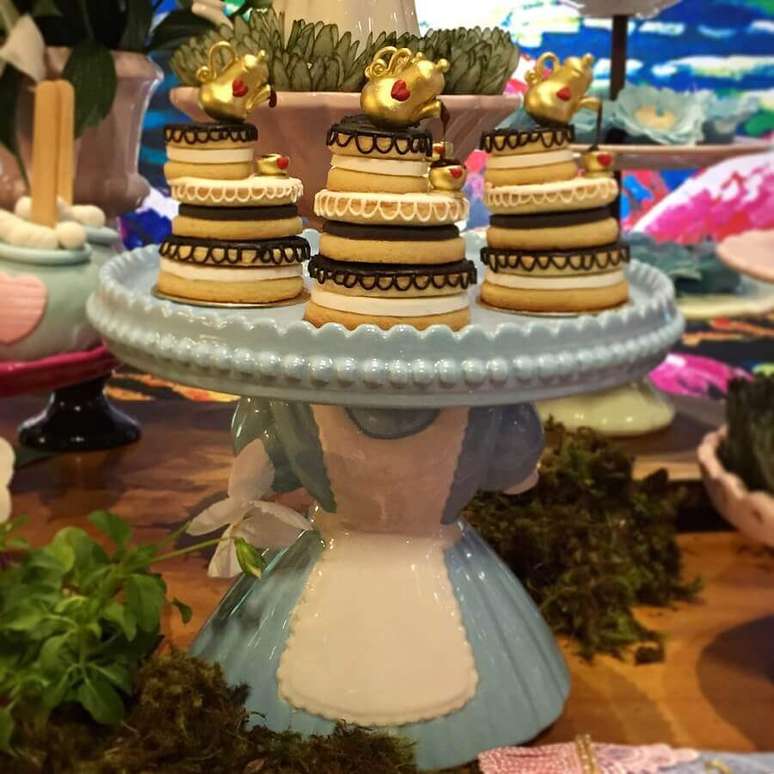 57. Lindos doces decorados para Alice no País das Maravilhas festa infantil – Foto: A Fada Madrinha