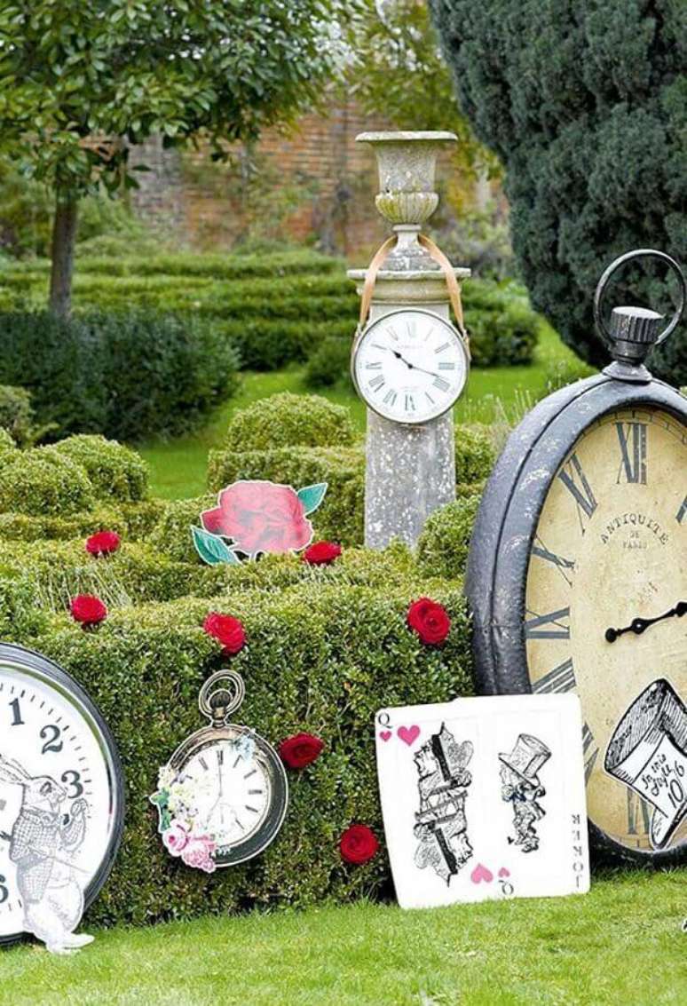 63. Jardim decorado para festa de quinze anos Alice no País das Maravilhas – Foto: Ultimas Decoração