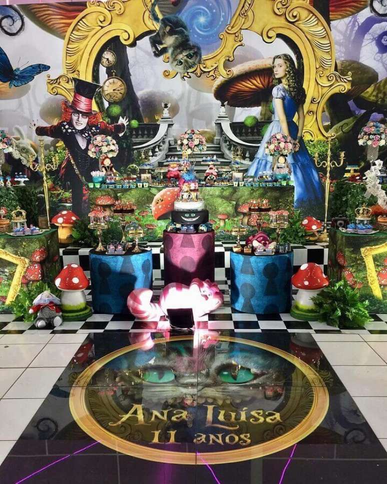 69. Decora&ccedil;&atilde;o linda para festa de quinze anos Alice no Pa&iacute;s das Maravilhas &ndash; Foto: Happy Fest