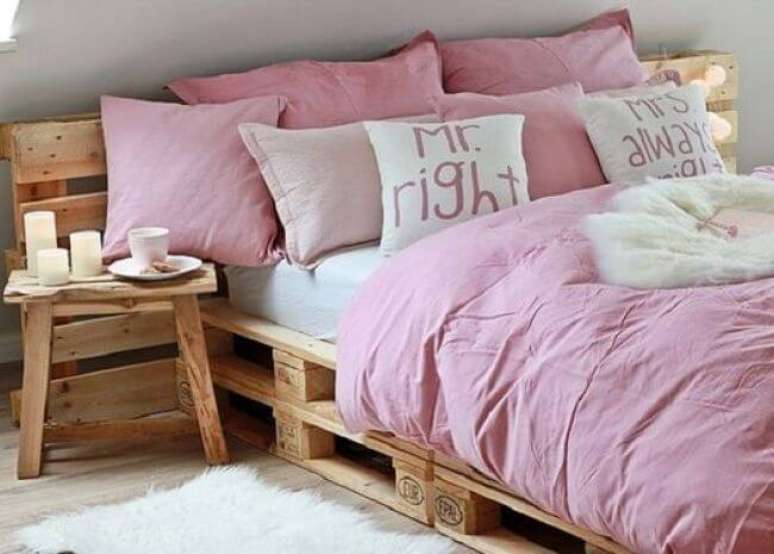 29. Quarto de casal com decora&ccedil;&atilde;o r&uacute;stica. Fonte: Pinterest