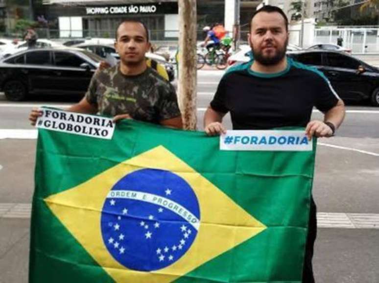 Deputados Douglas Garcia e Gil Diniz no ato 'Fora Doria' do último dia 18. No domingo, 19, ato semelhante ocorreu, ambos na Avenida Paulista. 