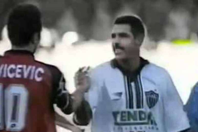 Cerezo se despediu do Galo em 1997, em um jogo contra o Milan, pela Copa Centenário de Belo Horizonte-(Foto: Reprodução)