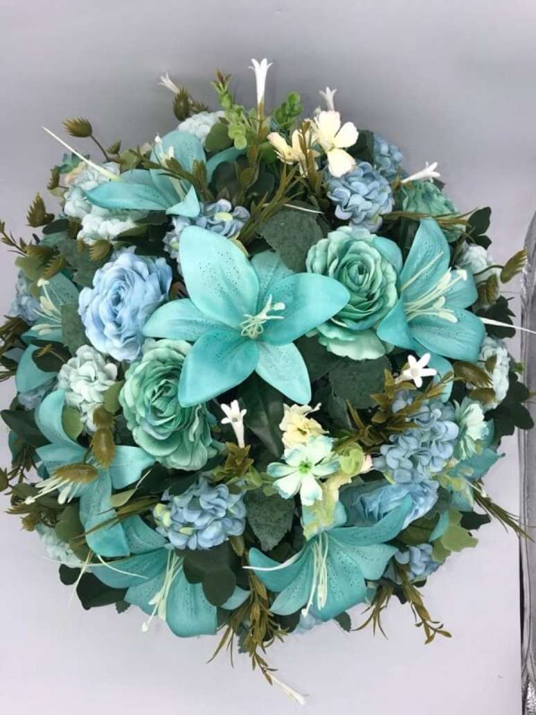 7. Flor de maio azul n&atilde;o existe naturalmente o tom s&oacute; &eacute; alcan&ccedil;ado atrav&eacute;s do tingimento &ndash; Foto: Via Pinterest