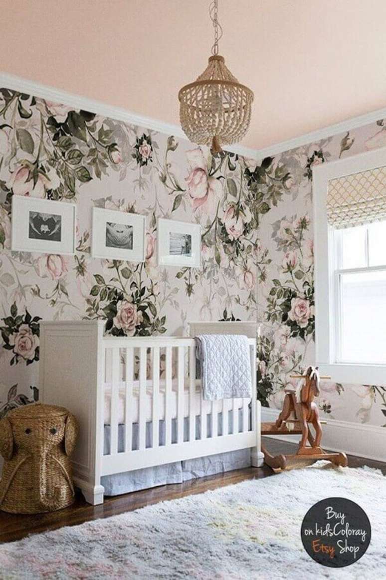 70. Papel de parede com flores grandes para decoração de quarto de bebê rosa – Foto Etsy