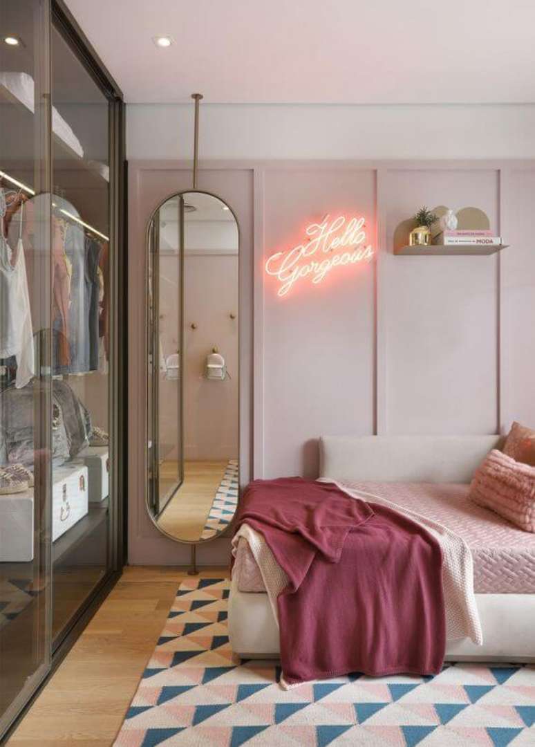 54. Revestimento par quarto moderno com iluminação de led – Via: Living Gazette