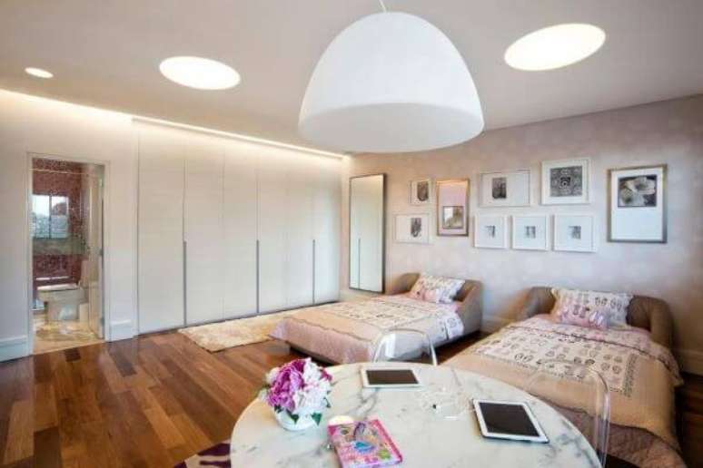 68. Revestimento para quarto com papel de parede – Via: Elmor Arquitetura