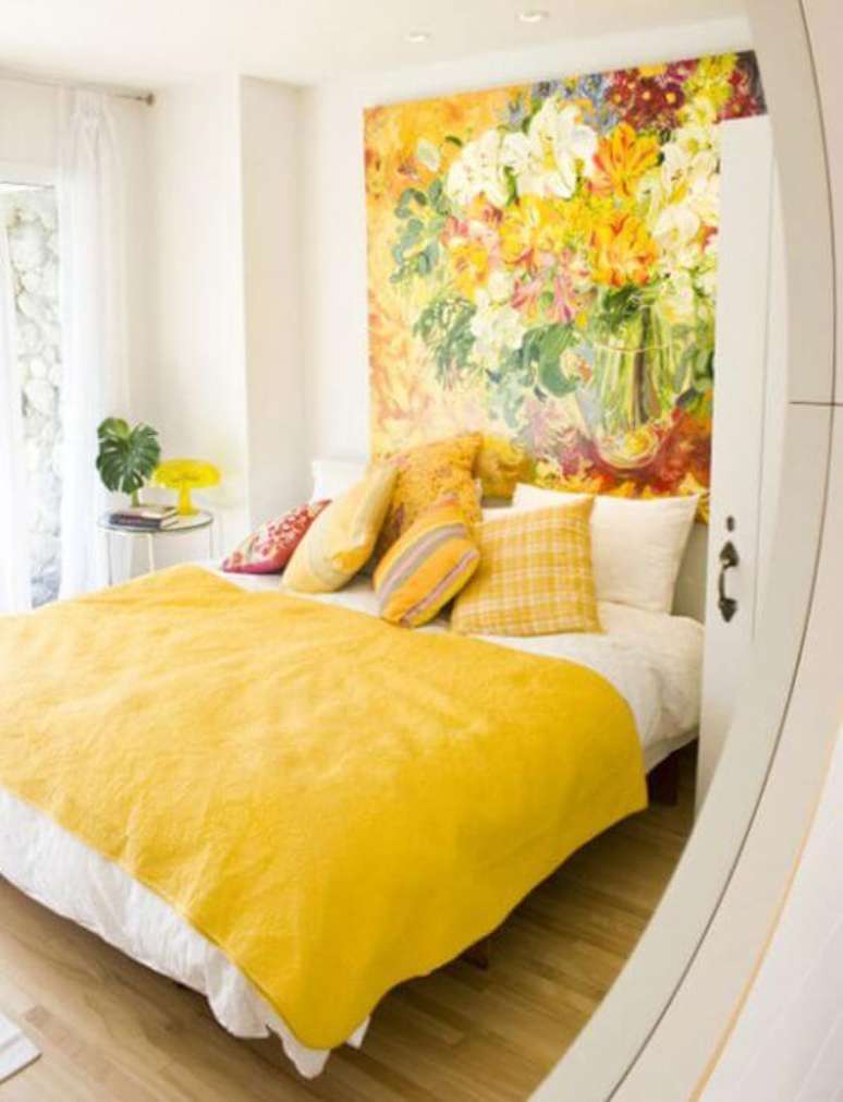 9. Revestimento para quarto com papel de parede – Via: Pinterest