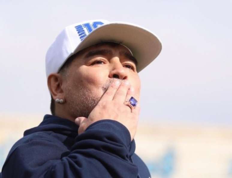 Maradona tem vários desafetos, como Verón e Riquelme. É hora do cachimbo da paz?(Divulgação/AFP)