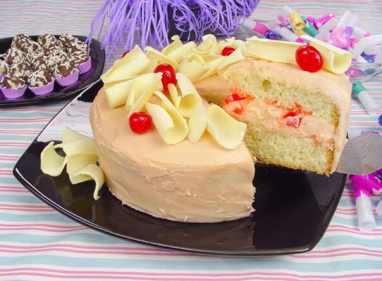 Guia da Cozinha - 13 comidas para fazer uma festa de anivers&aacute;rio raiz em casa