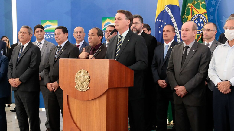 Centrão amplia 'fatura' para barrar pedidos de impeachment de Bolsonaro

