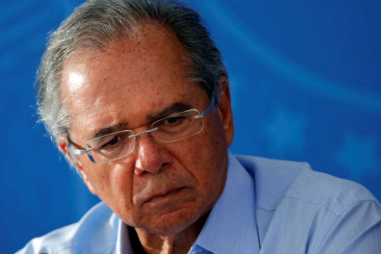 Ministro da Economia, Paulo Guedes, durante coletiva em Brasília
03/04/2020
REUTERS/Adriano Machado
