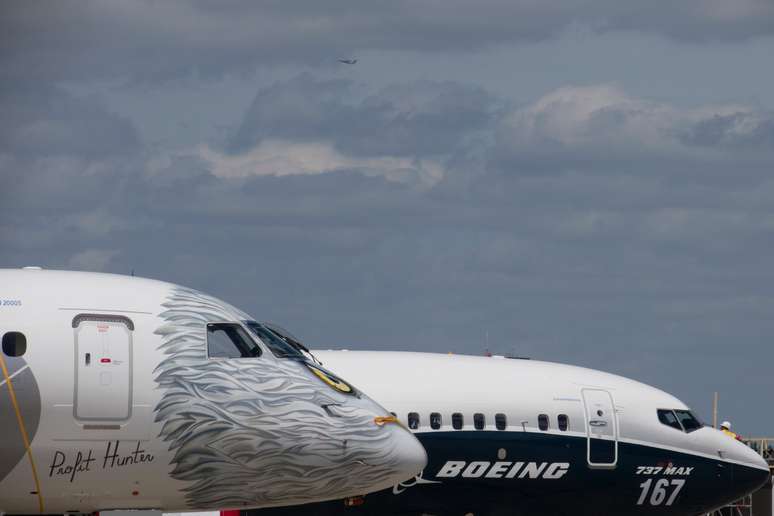 Aeronaves da Boeing e da Embraer lado a lado durante exibição em Patis, França 
16/06/2017
REUTERS/Pascal Rossignol