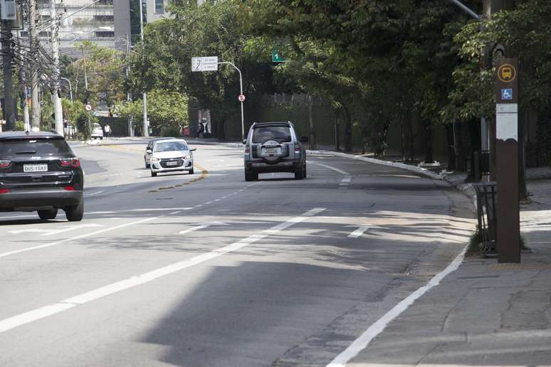 Movimento de veículos na Avenida Giovanni Gronchi, na zona sul da capital paulista