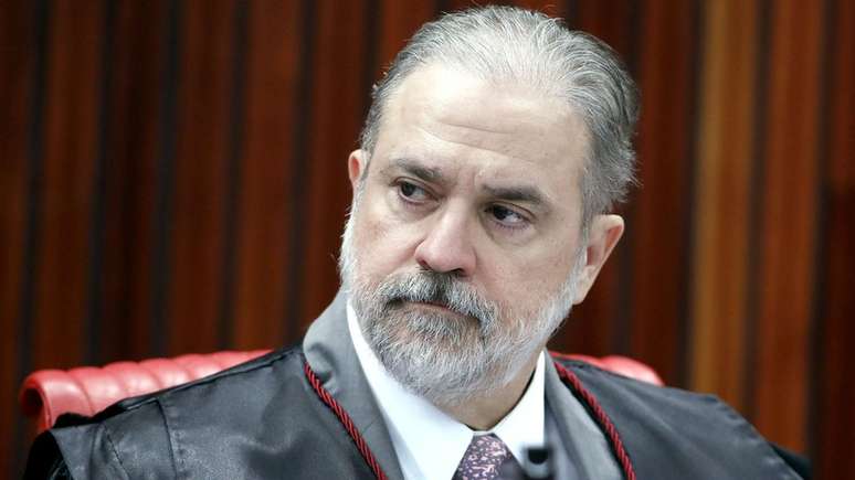 O procurador-geral da República, Augusto Aras, pediu ao STF a abertura de um inquérito para investigar as acusações feitas por Moro contra Bolsonaro