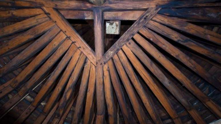 A floresta era uma estrutura constru&iacute;da com 1.300 vigas de carvalho