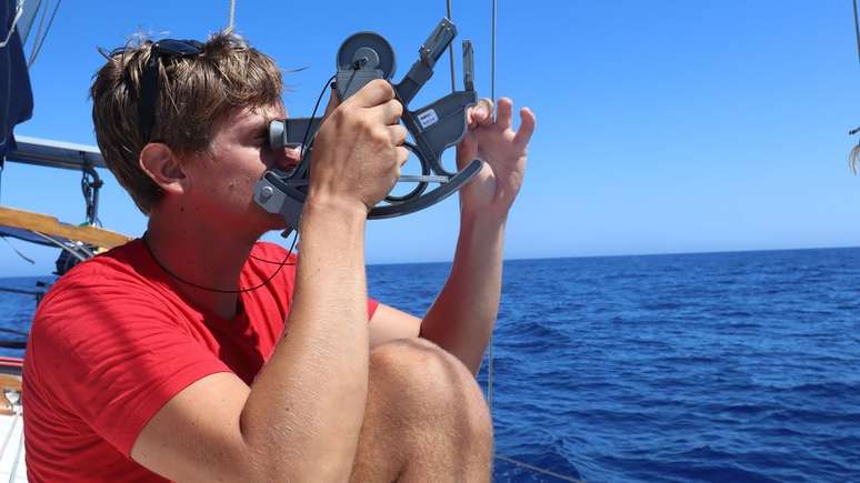 No momento, Elena e Ryan estão a salvo na ilha de São Vicente, no Caribe