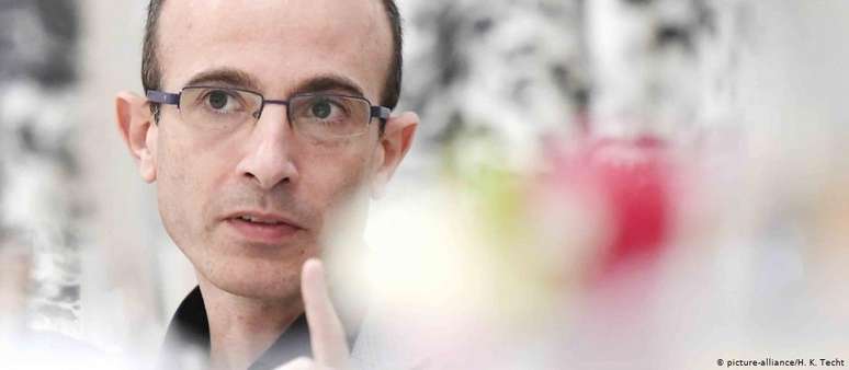 Yuval Noah Harari: "A humanidade tem todo o conhecimento e as ferramentas tecnológicas para vencer o novo coronavírus"