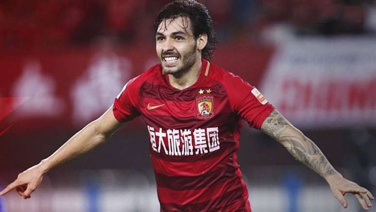 Ricardo Goulart está de volta à China para defender o Guangzhou Evergrande