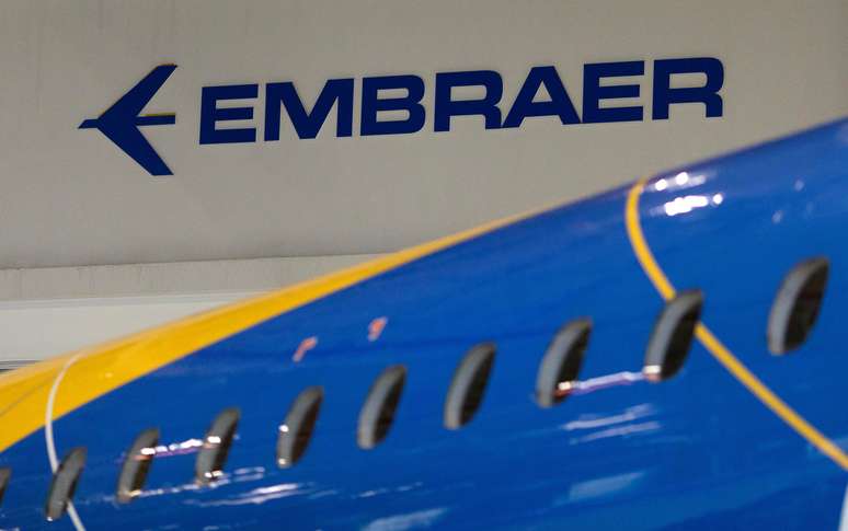 Logo da Embraer na sede da empresa em São José dos Campos
28/02/2018 REUTERS/Roosevelt Cassio/File Photo