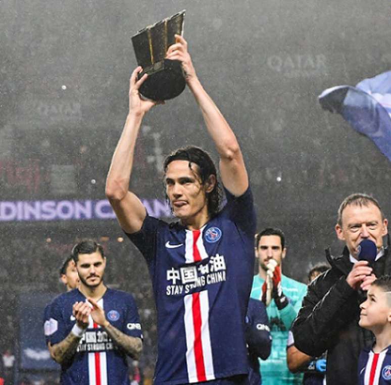 Cavani é um dos nomes que promete agitar o mercado de transferências na Europa (Divulgação: twitter PSG)