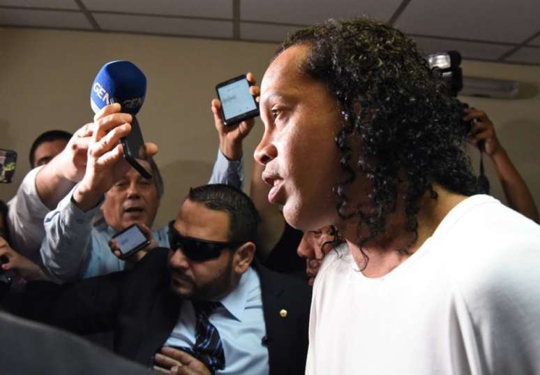 Ronaldinho está em prisão domiciliar desde o dia 7 de abril, em Assunção (Foto: Norberto Duarte/AFP)