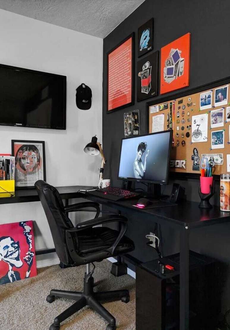 81. Decoração de quarto gamer preto e branco – Foto: Anton Contrare Designes