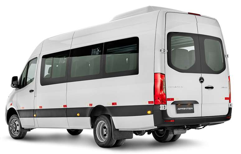 A van da Mercedes-Benz tem capacidade para transportar 19 passageiros.