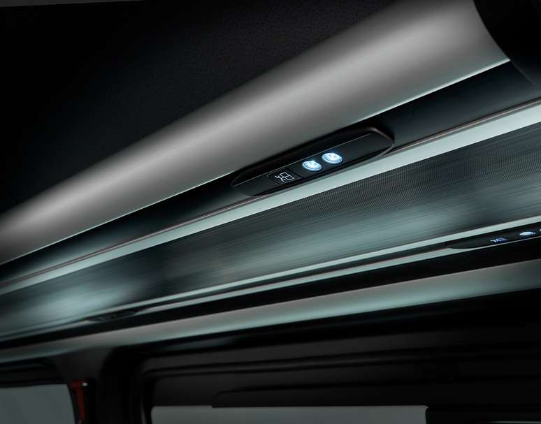 Sistema de iluminação interna para os passageiros do Mercedes Sprinter.