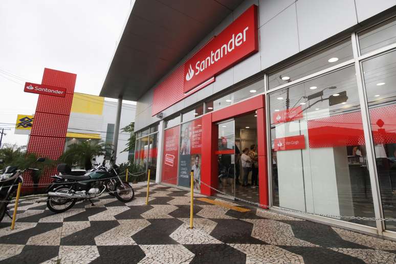 Com primeiros impactos da pandemia no Brasil, Santander tem lucro 10,5% maior no 1º tri