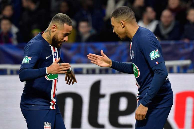 Neymar e Mbappé são os destaques do PSG na temporada (Foto: PHILIPPE DESMAZES / AFP)