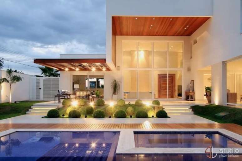 50. Casa moderna com piscina pequena de adulto e infantil. Projeto de Studio Gilson Barbosa