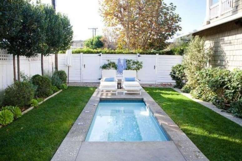 73. Modelo de piscina ideal para espaços pequenos. Fonte: Molly Wood Garden Design