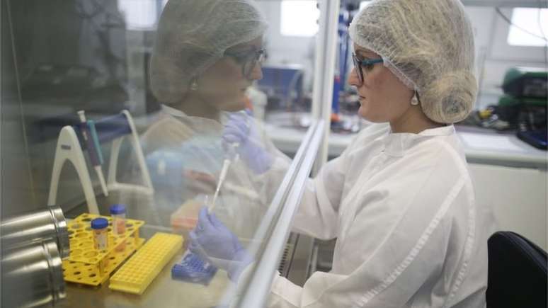 Tocilizumabe bloqueia o receptor de uma prote&iacute;na do sistema imunol&oacute;gico que tem um papel importante no processo inflamat&oacute;rio