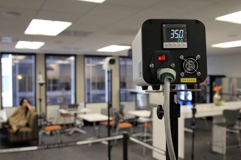 Exibição de câmera para medição de temperatura em São Francisco, Califórnia (EUA) 
24/04/2020
REUTERS/Nathan Frandino