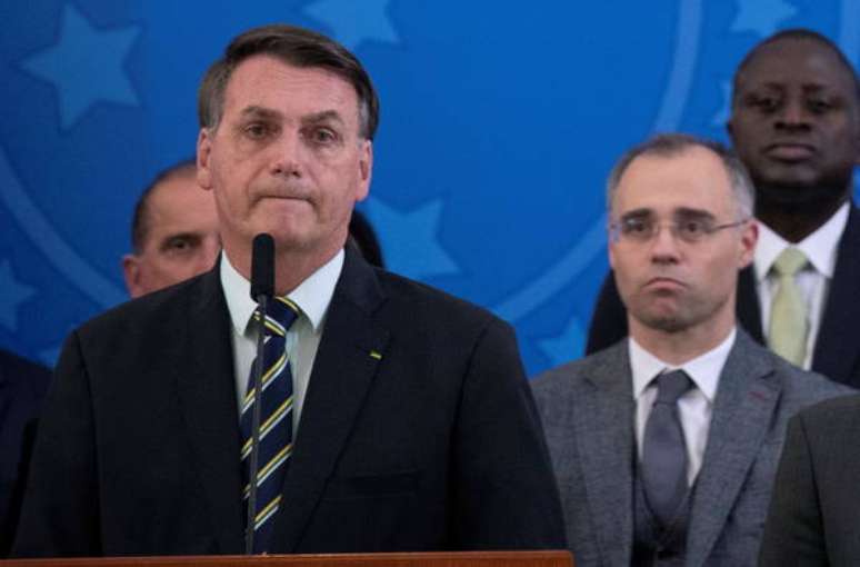 Bolsonaro e André Mendonça durante cerimônia de posse