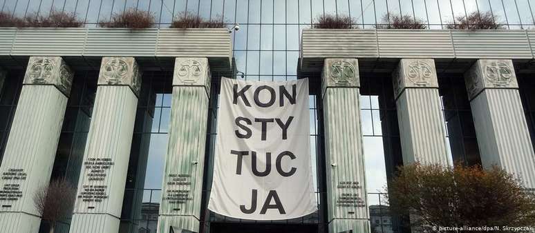 Protesto em frete ao Supremo Tribunal da Polônia contra reformas judiciárias