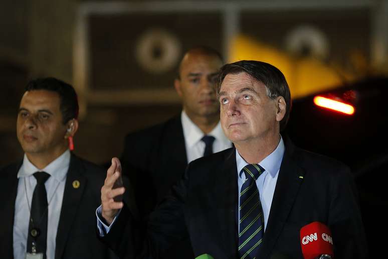 Bolsonaro: mortes por covid-19 deve ser direcionada a governadores e prefeitos