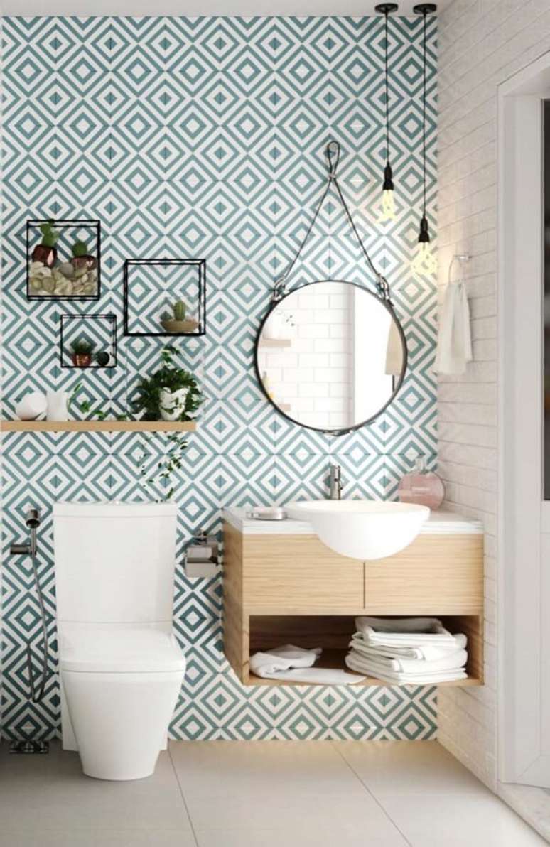 58. Como colocar papel de parede fácil, no banheiro exige um cuidado especial – Foto: Via Pinterest