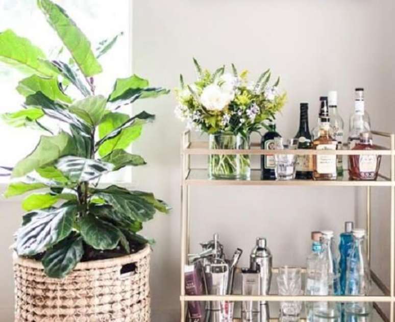 49. Detalhes que fazem toda a diferen&ccedil;a na decora&ccedil;&atilde;o do seu home bar. Fonte: Pinterest