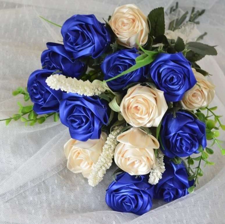 48. Com a mistura de v&aacute;rias cores d&aacute; um totalmente novo ao buque &ndash; Foto: Abadosame