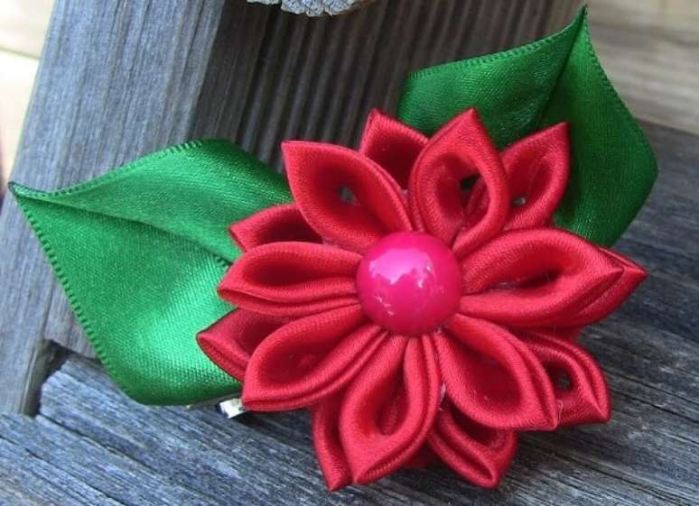 7. A t&eacute;cnica empregada em alguns modelos de flor de cetim s&atilde;o perfeitas &ndash; Foto: Via Pinterest