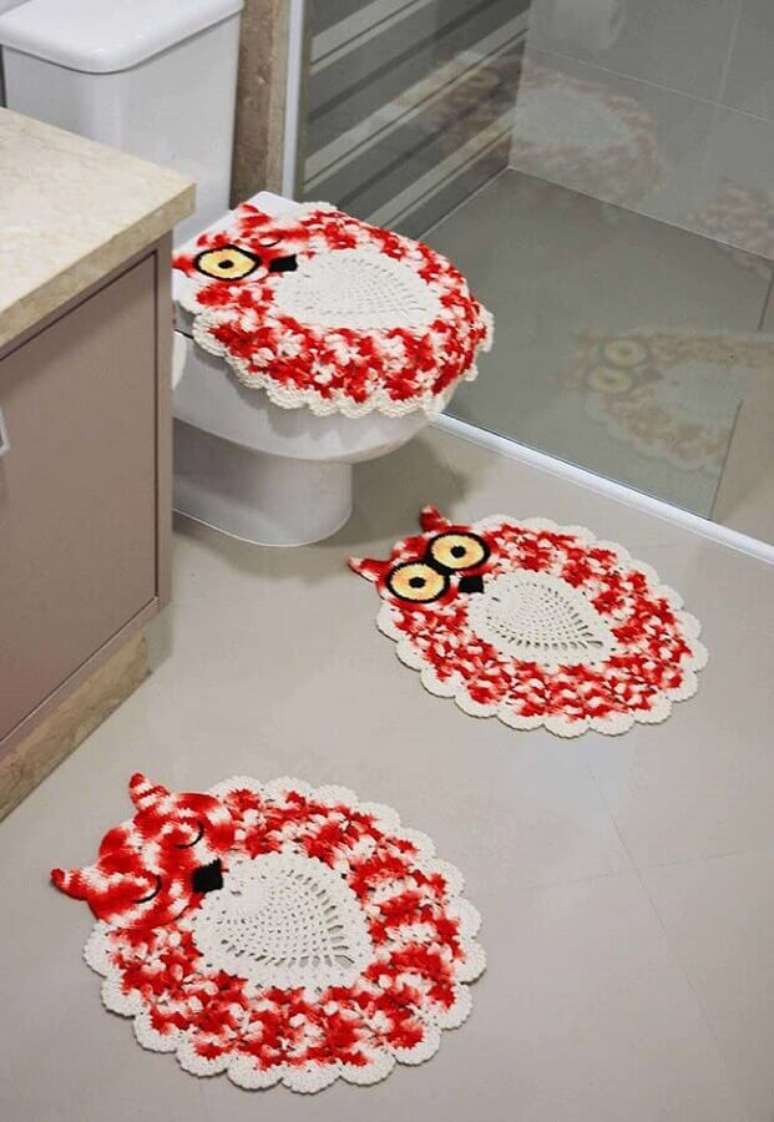 24. Modelo de jogo de croch&ecirc; de coruja vermelha e bege &ndash; Foto: Pinterest
