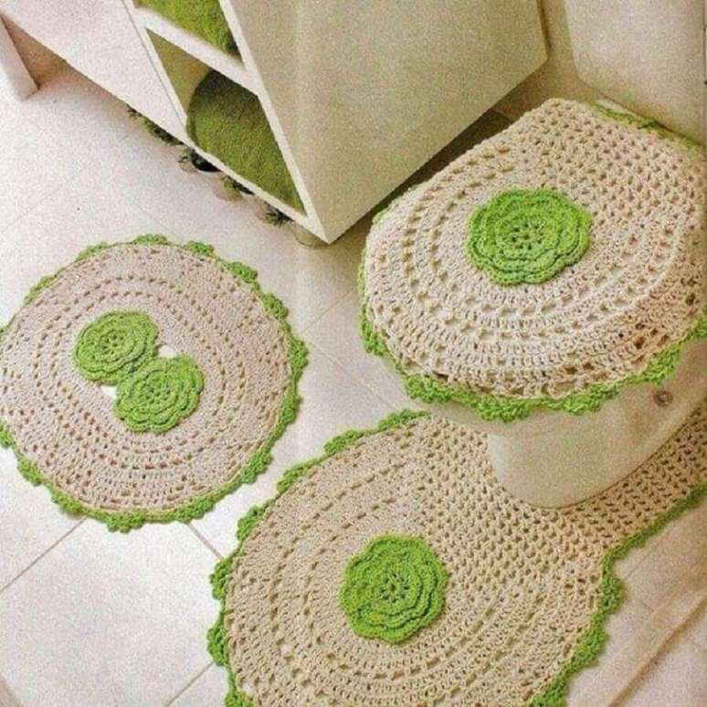 28. Jogo de banheiro de croch&ecirc; verde e bege &ndash; Foto: Marcia Mineira