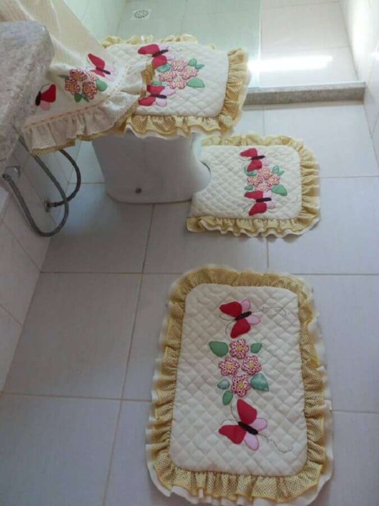 29. Voc&ecirc; tamb&eacute;m pode investir em modelos de jogos de banheiro feitos em patchwork &ndash; Foto: Pinterest