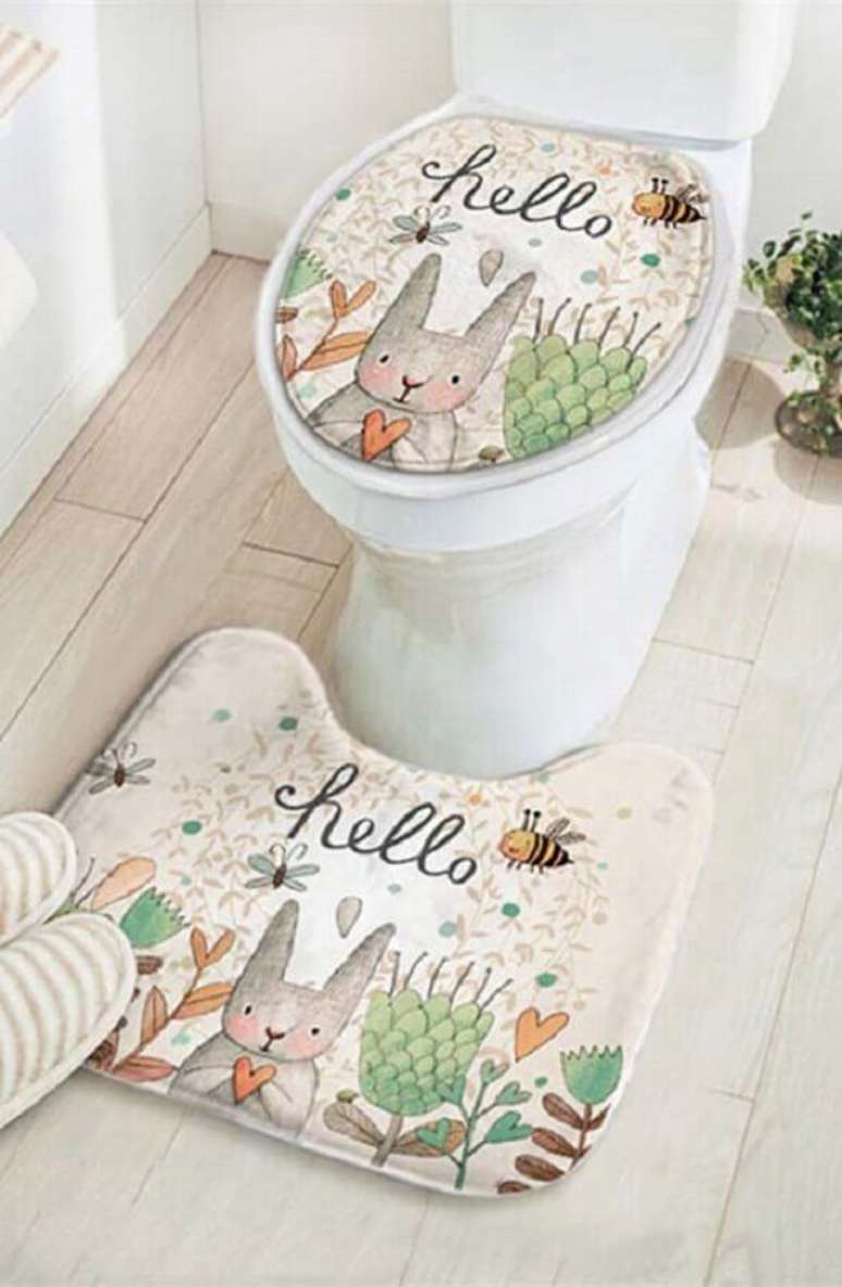 49. Decora&ccedil;&atilde;o l&uacute;dica com modelo de jogo de banheiro delicado &ndash; Foto: Pinterest