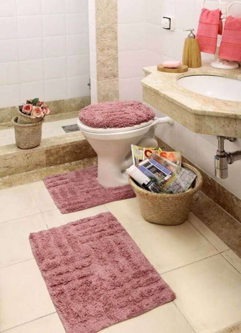 6. Decora&ccedil;&atilde;o simples com jogo de tapete para banheiro &ndash; Foto: Home Fashion Trend