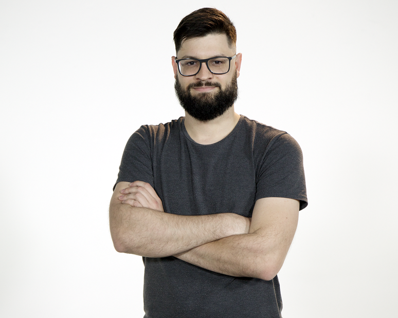 O cofundador da produtora de podcasts Half Deaf, Lucas Patrício