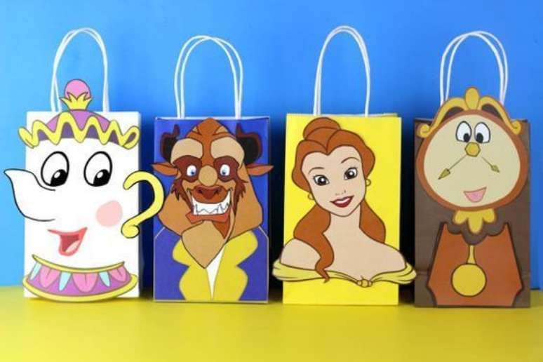 34. Saquinho surpresa para festa infantil da Bela e a fera &ndash; Via: Pinterest