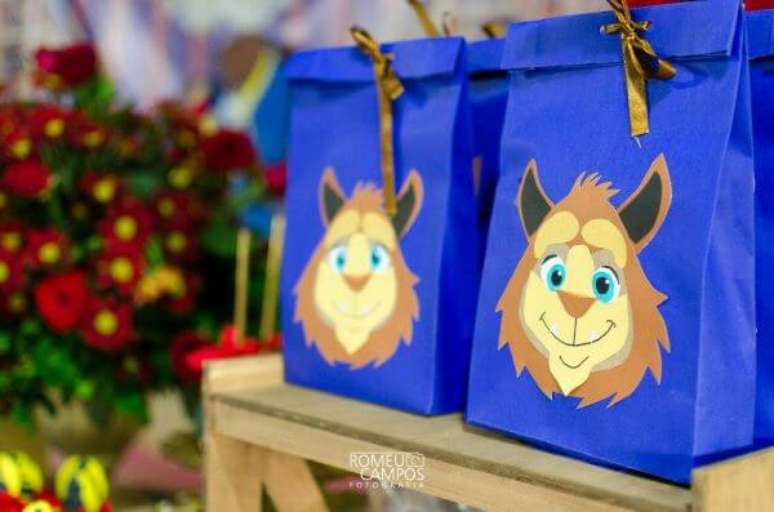 43. Saquinho surpresa a Bela e a Fera &ndash; Via: Pinterest